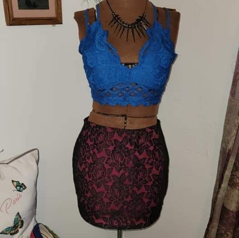 Lace skirt